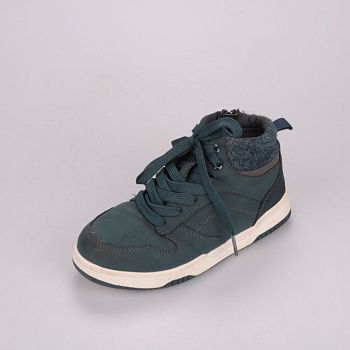 кроссовки не указано